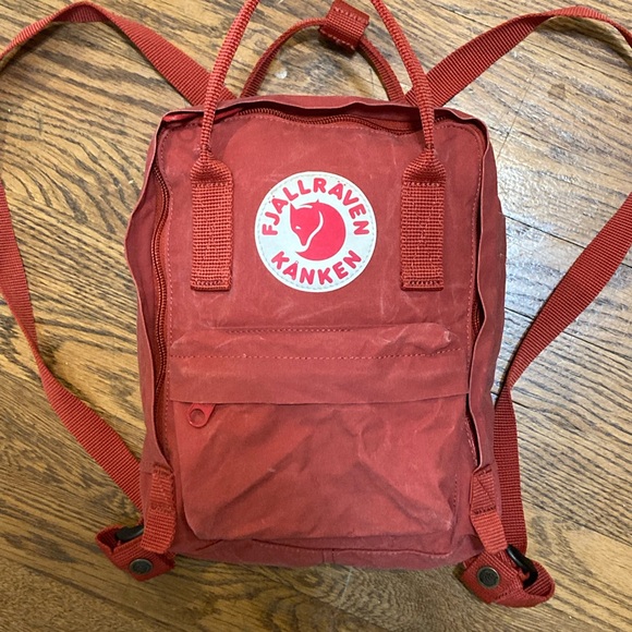 Fjallraven Kanken Classic Backpack - Picture 2 of 5